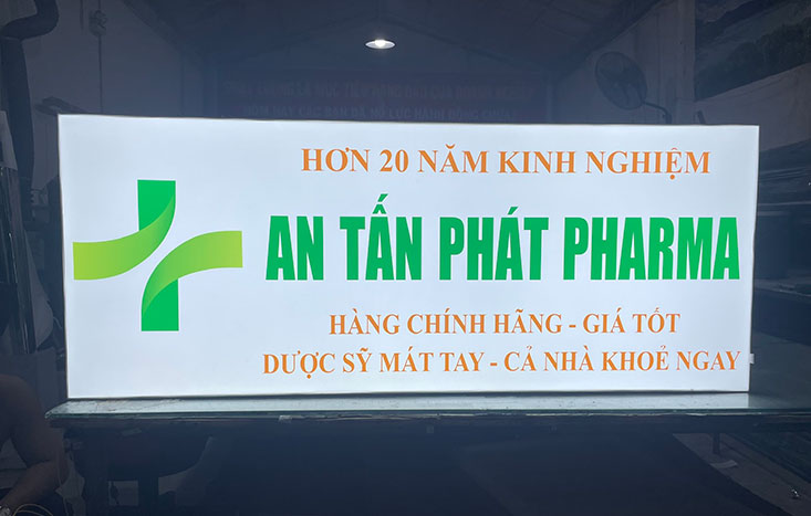 hộp đèn không viền cho nhà thuốc