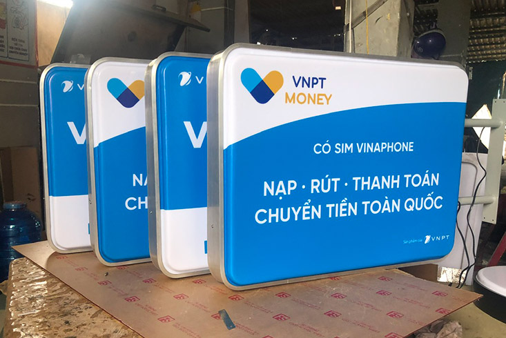 hộp đèn hút nổi