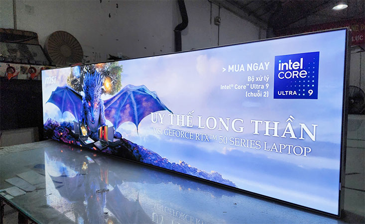 Hộp đèn không viền nhét ron 8cm Tân Hải Thái được sử dụng tại các cửa hàng Công Nghệ