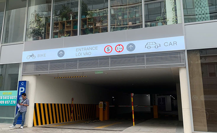 Hộp đèn không viền nhét ron làm bảng chỉ dẫn tại dự án Phú Mỹ Hưng