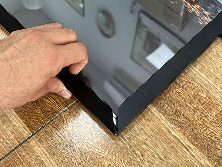 Cách thay tranh hộp đèn siêu mỏng nắp bật 2.5cm