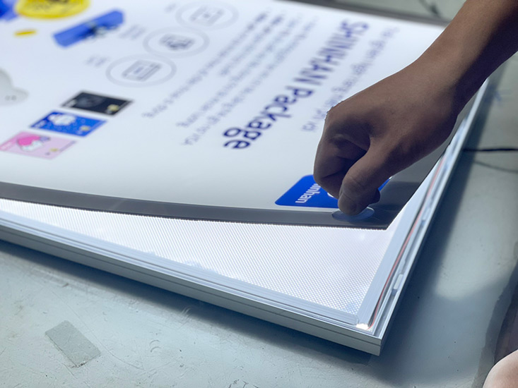 Hộp đèn siêu mỏng nắp hít