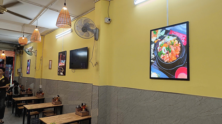 hộp đèn siêu mỏng nắp bật cho quán ăn 2